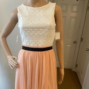 AUW sleeveless Above the Knee Lace & Tulle A-Line Dress